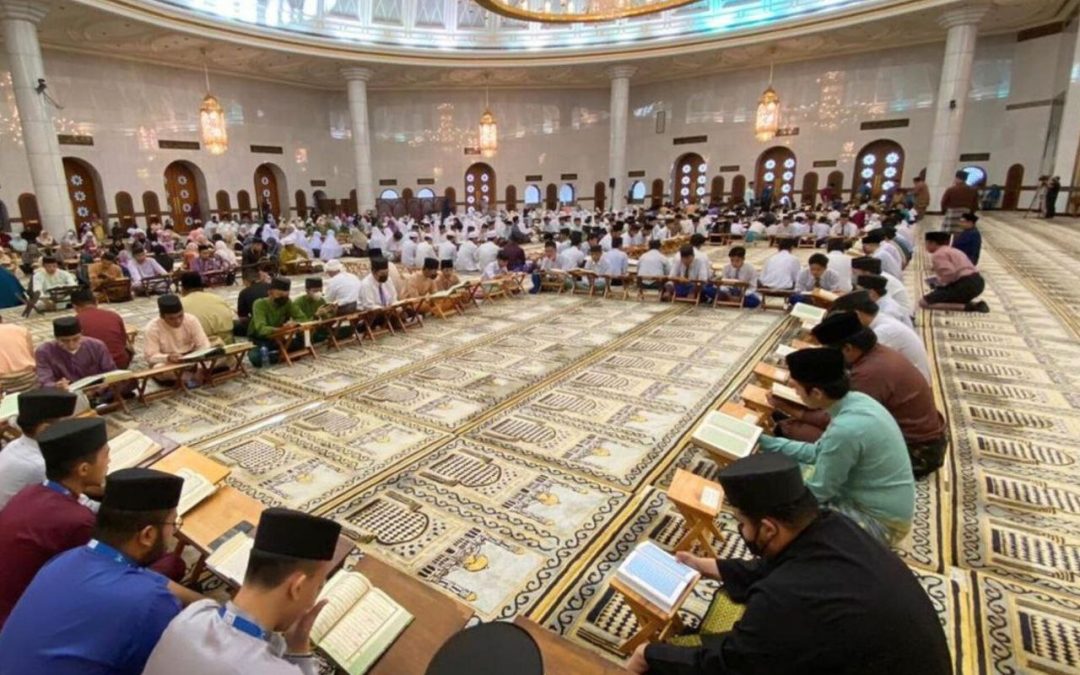 Majlis Pemantauan Bacaan Ayat-Ayat Suci Al-Quran Majlis Khatam Al-Quran 77 Kali Khatam Ahli-Ahli Mpk, Penuntut-Penuntut Sekolah Dan Institusiinstitusi Pengajian Tinggi Seluruh Negara Sempena Sambutan Perayaan