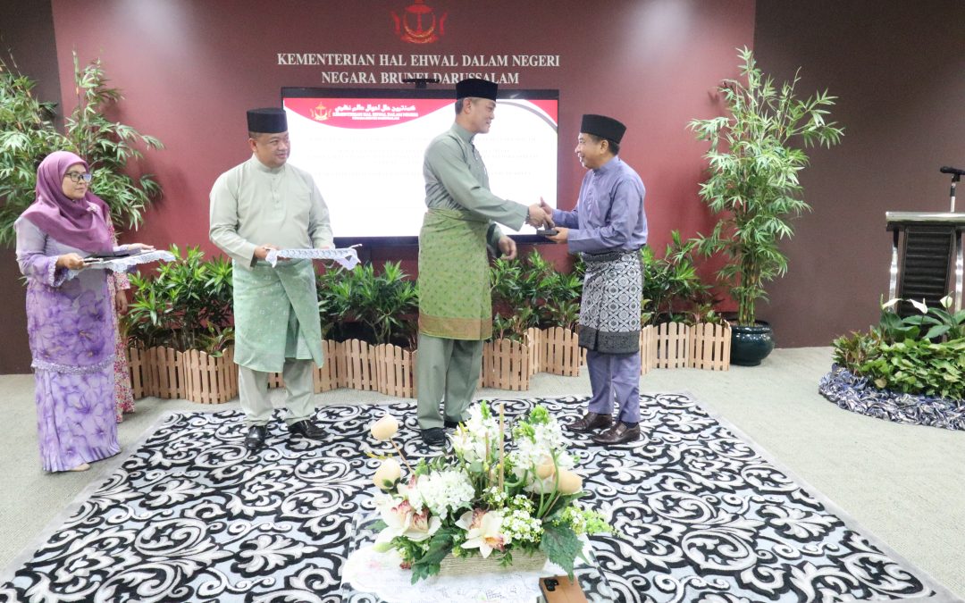 Majlis Penyampaian Pengurniaan Pingat Kehormatan Pingat Kerja Lama (P.K.L.) Negara Brunei Darussalam Sempena Ulang Tahun Hari Keputeraan Kebawah Duli Yang Maha Mulia Paduka Seri Baginda Sultan dan Yang Di-Pertuan Negara Brunei Darussalam Yang Ke-76 Tahun