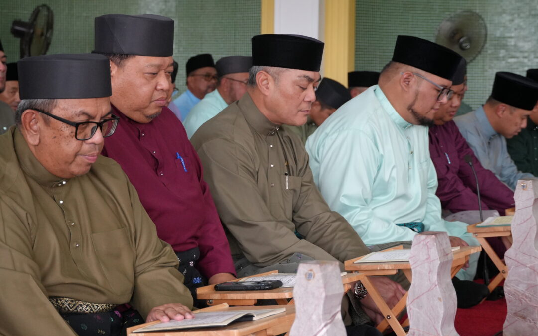 MAJLIS MEMBACA SURAH YASIN DAN TAHLIL DI KUBAH MAKAM DIRAJA BAGI AL-MARHUM SULTAN HAJI OMAR ‘ALI SAIFUDDIEN SA’ADUL KHAIRI WADDIEN IBNI AL-MARHUM SULTAN MUHAMMAD JAMALUL ALAM, AL-MARHUMAH DULI RAJA ISTERI PENGIRAN ANAK DAMIT BINTI AL-MARHUM PENGIRAN BENDAHARA PENGIRAN ANAK ABDUL RAHMAN, DAN AL-MARHUM DULI YANG TERAMAT MULIA PADUKA SERI PENGIRAN MUDA HAJI ‘ABDUL ‘AZIM IBNI KEBAWAH DULI YANG MAHA MULIA PADUKA SERI BAGINDA SULTAN HAJI HASSANAL BOLKIAH MU’IZZADDIN WADDAULAH BAGI ROMBONGAN KEMENTERIAN HAL EHWAL DALAM NEGERI DAN  JABATAN-JABATAN DI BAWAHNYA SERTA MAJLIS-MAJLIS PERUNDINGAN MUKIM DAN KAMPUNG TAHUN 1447H/2026M