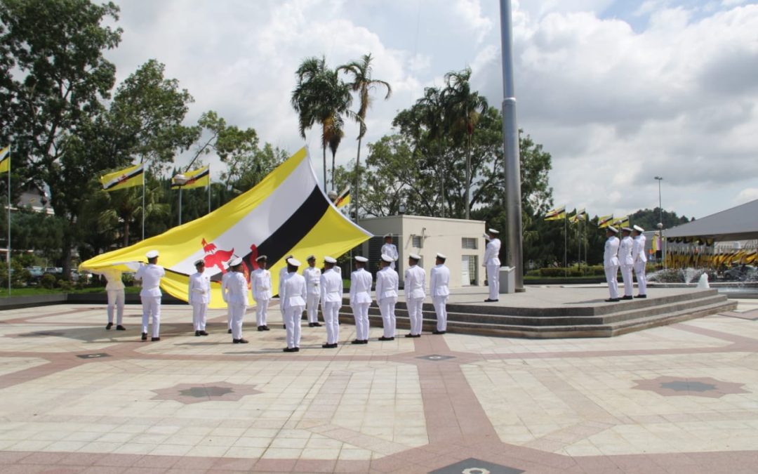 Upacara Penurunan Bendera Besar Negara Brunei Darussalam Sempena Sambutan Ulang Tahun Hari Keputeraan Kebawah Duli Yang Maha Mulia Paduka Seri Baginda Sultan Dan Yang Di-Pertuan Negara Brunei Darussalam Yang Ke-74