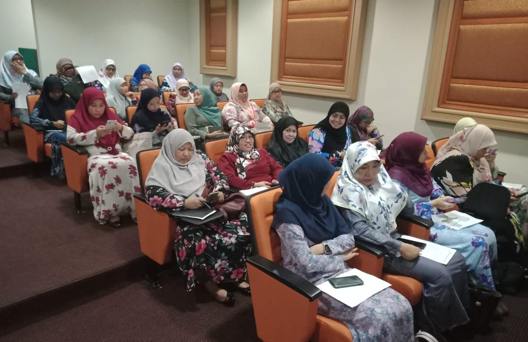 Pegawai Dan Kakitangan Khedn Menghadiri Taklimat Adat Istiadat