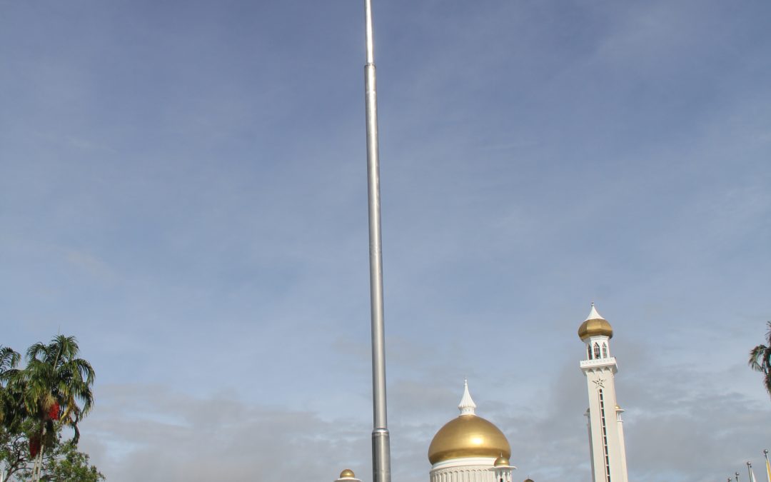 Upacara Pengibaran Bendera Besar Negara Brunei Darussalam Sempena Sambutan Ulang Tahun Hari Keputeraan Kebawah Duli Yang Maha Mulia Paduka Seri Baginda Sultan Dan Yang Di-Pertuan Negara Brunei Darussalam Ke-75