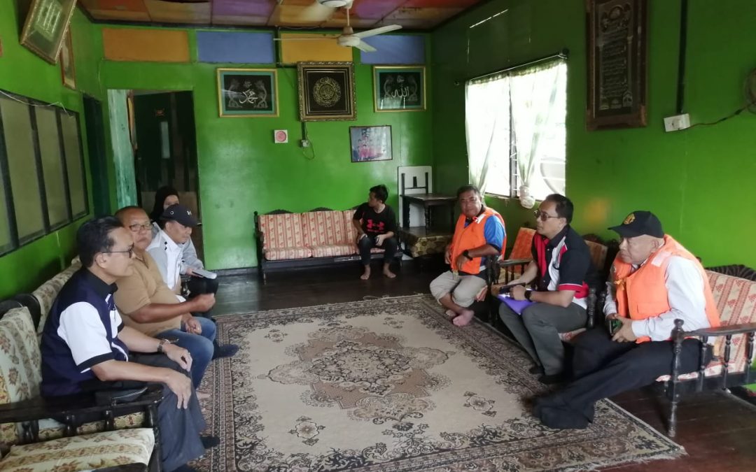Yang Berhormat Menteri Hal Ehwal Dalam Negeri Dan Yang Berhormat Menteri Kebudayaan Belia Dan Sukan Meninjau Kawasan Terjejas Banjir Di Daerah Belait