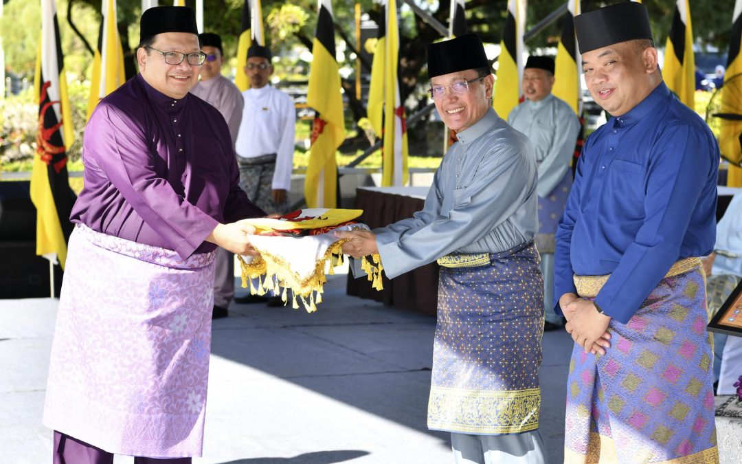 Upacara Pengibaran Bendera Besar Negara Brunei Darussalam Sempena Sambutan Ulang Tahun Hari Keputeraan Kebawah Duli Yang Maha Mulia Paduka Seri Baginda Sultan Dan Yang Di-Pertuan Negara Brunei Darussalam Yang Ke-74