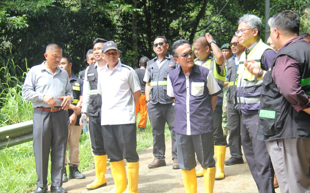Lawatan Tinjauan Yang Berhormat Menteri Hal Ehwal Dalam Negeri Dan Yang Berhormat Menteri Kebudayaan Belia Dan Sukan Ke Kawasan-Kawasan Terjejas Banjir Dan Tanah Susur Di Daerah Temburong