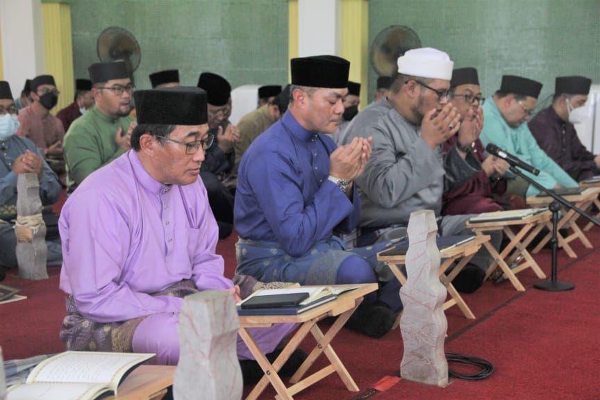 Majlis Membaca Surah Yaasin Dan Tahlil Bagi Al-Marhum Sultan Haji Omar ‘Ali Saifuddien Sa’adul Khairi Waddien, Al-Marhumah Duli Raja Isteri Pengiran Anak Damit Dan Al-Marhum Duli Yang Teramat Mulia Paduka Seri Pengiran Muda Haji `Abdul `Azim Sempena Sambutan Memperingati Hari Ulang Tahun Penukaran Nama Bandar Brunei Kepada Bandar Seri Begawan