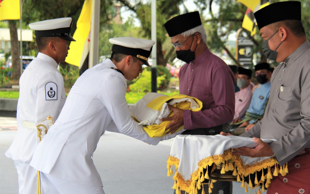 Upacara Penurunan Bendera Besar Negara Brunei Darussalam Sempena Sambutan Ulang Tahun Hari Keputeraan Kebawah Duli Yang Maha Mulia Paduka Seri Baginda Sultan Dan Yang Di-Pertuan Negara Brunei Darussalam Yang Ke-76 Bagi Tahun 2022