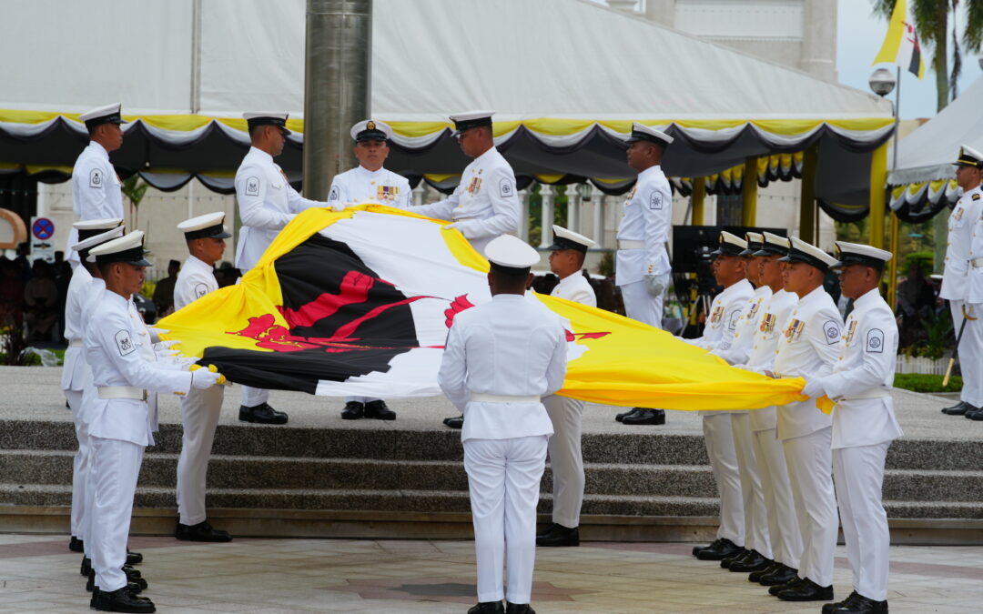 UPACARA PENGIBARAN BENDERA BESAR NEGARA BRUNEI DARUSSALAM SEMPENA SAMBUTAN PERAYAAN ULANG TAHUN HARI KEPUTERAAN KEBAWAH DULI YANG MAHA MULIA PADUKA SERI BAGINDA SULTAN DAN YANG DI-PERTUAN NEGARA BRUNEI DARUSSALAM YANG KE-80 BAGI TAHUN 2026