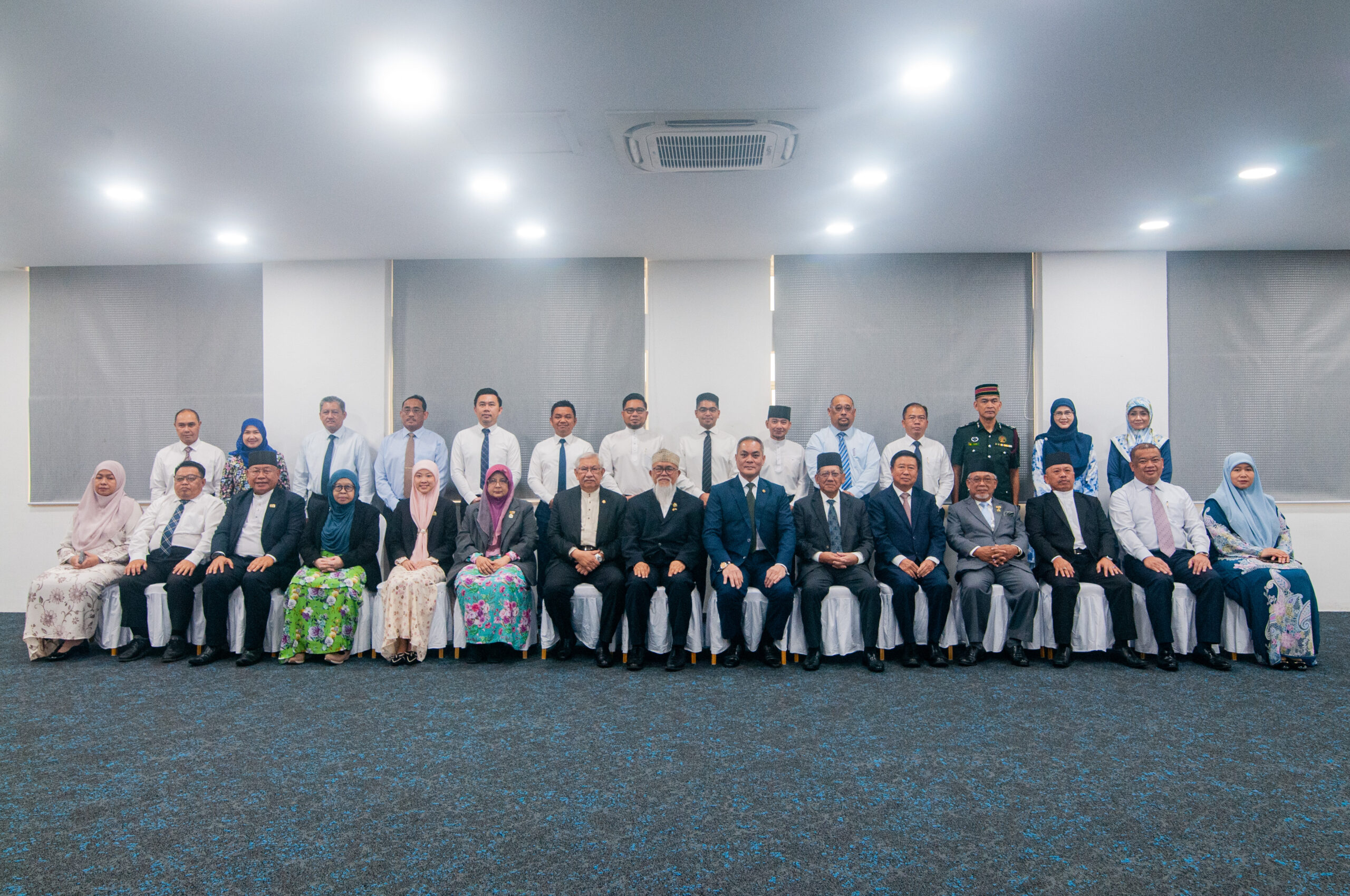 group photo 6.jpg